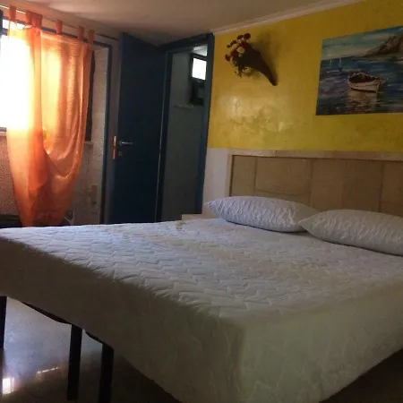 Strada Provinciale 215 شقة مارينا دي مانكافيسا